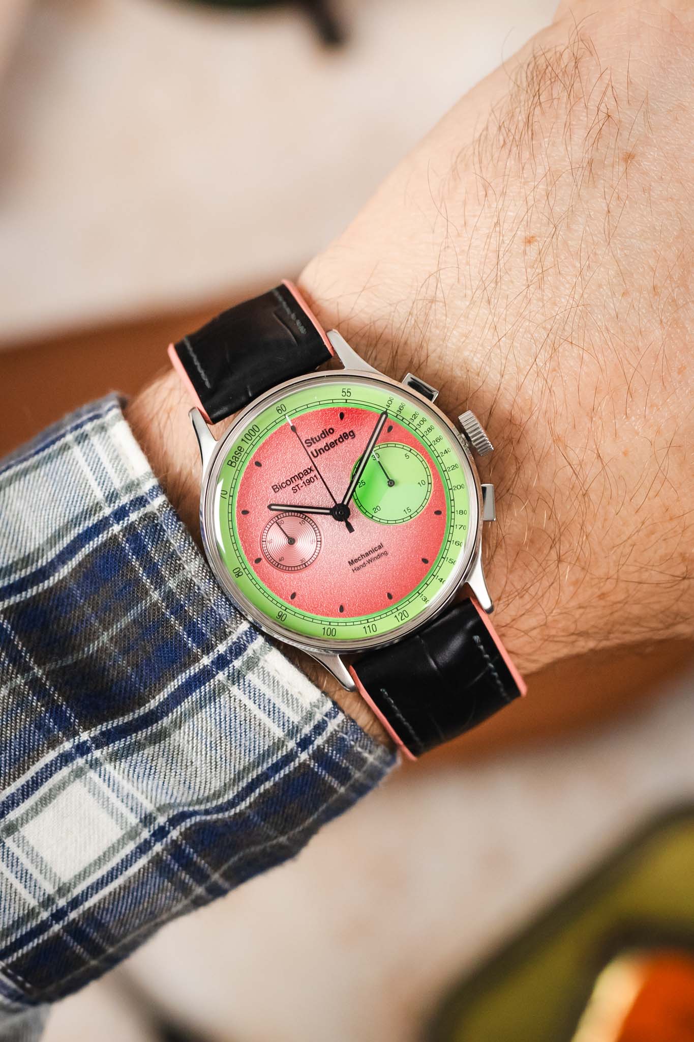 Hirsch ANDY Alligator Embossed Performance Watch Strap in BLACK / SALMON