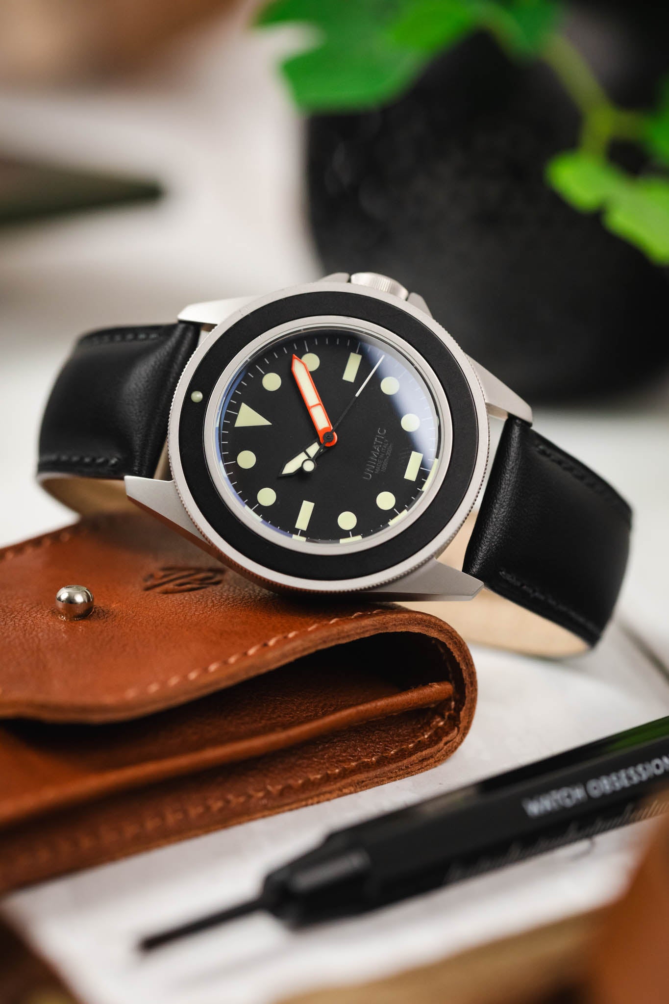 Hirsch KENT Textured Natural Leather Watch Strap in BLACK