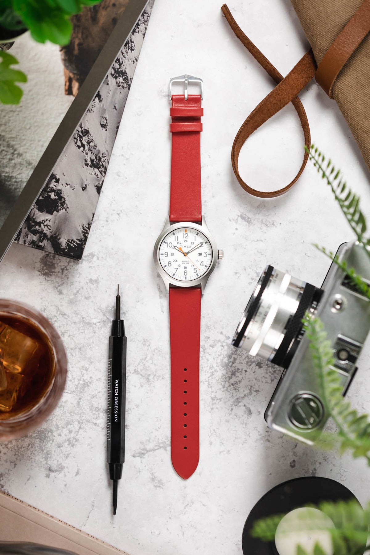 Hirsch TORONTO Quick-Release Fine-Grained Leather Watch Strap in RED