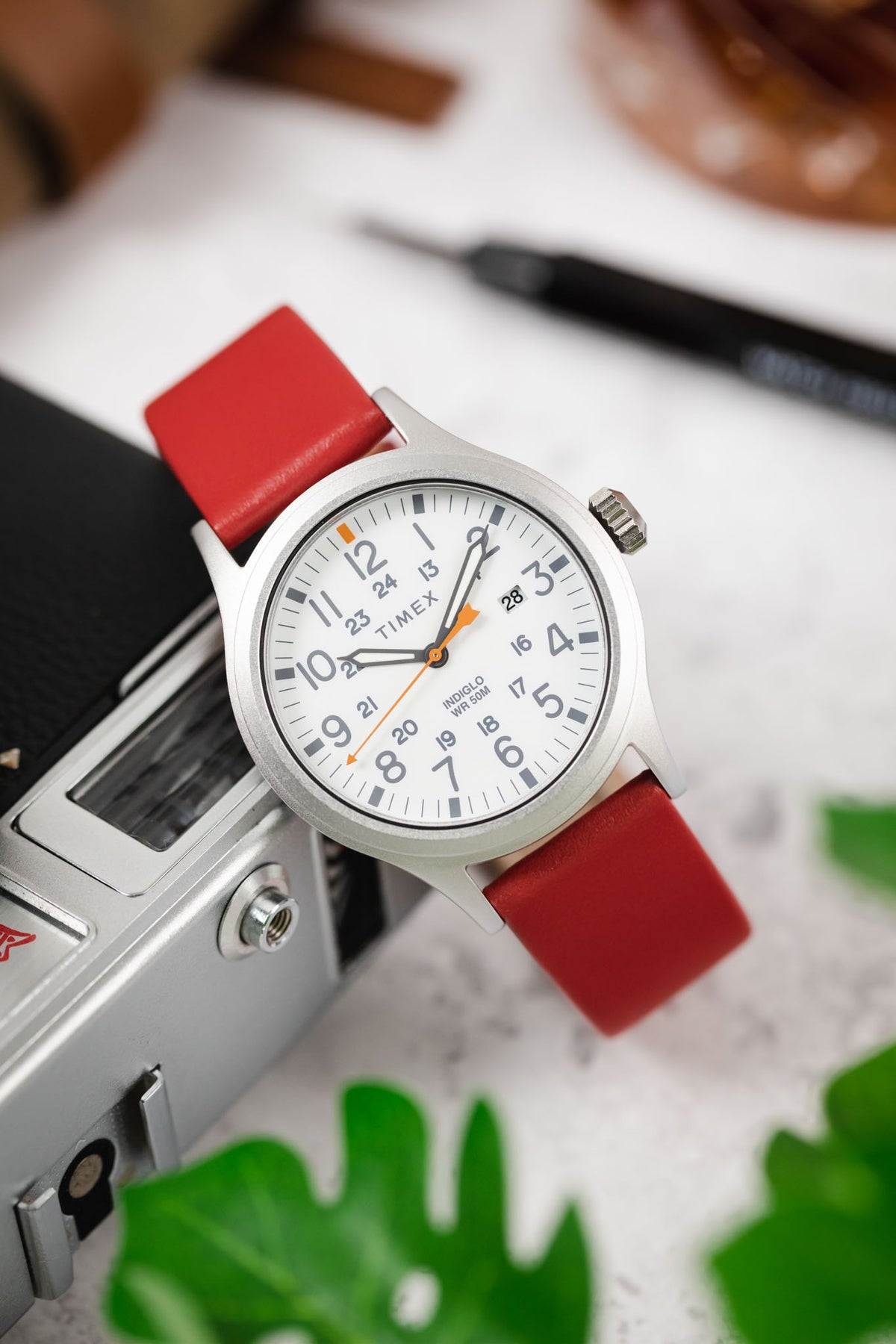 Hirsch TORONTO Quick-Release Fine-Grained Leather Watch Strap in RED