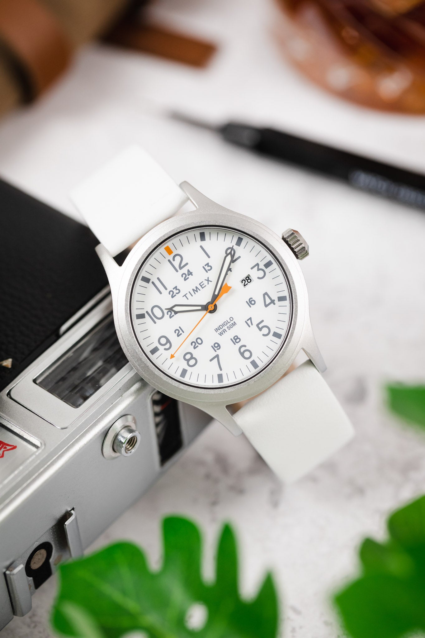 Hirsch TORONTO Quick-Release Fine-Grained Leather Watch Strap in WHITE