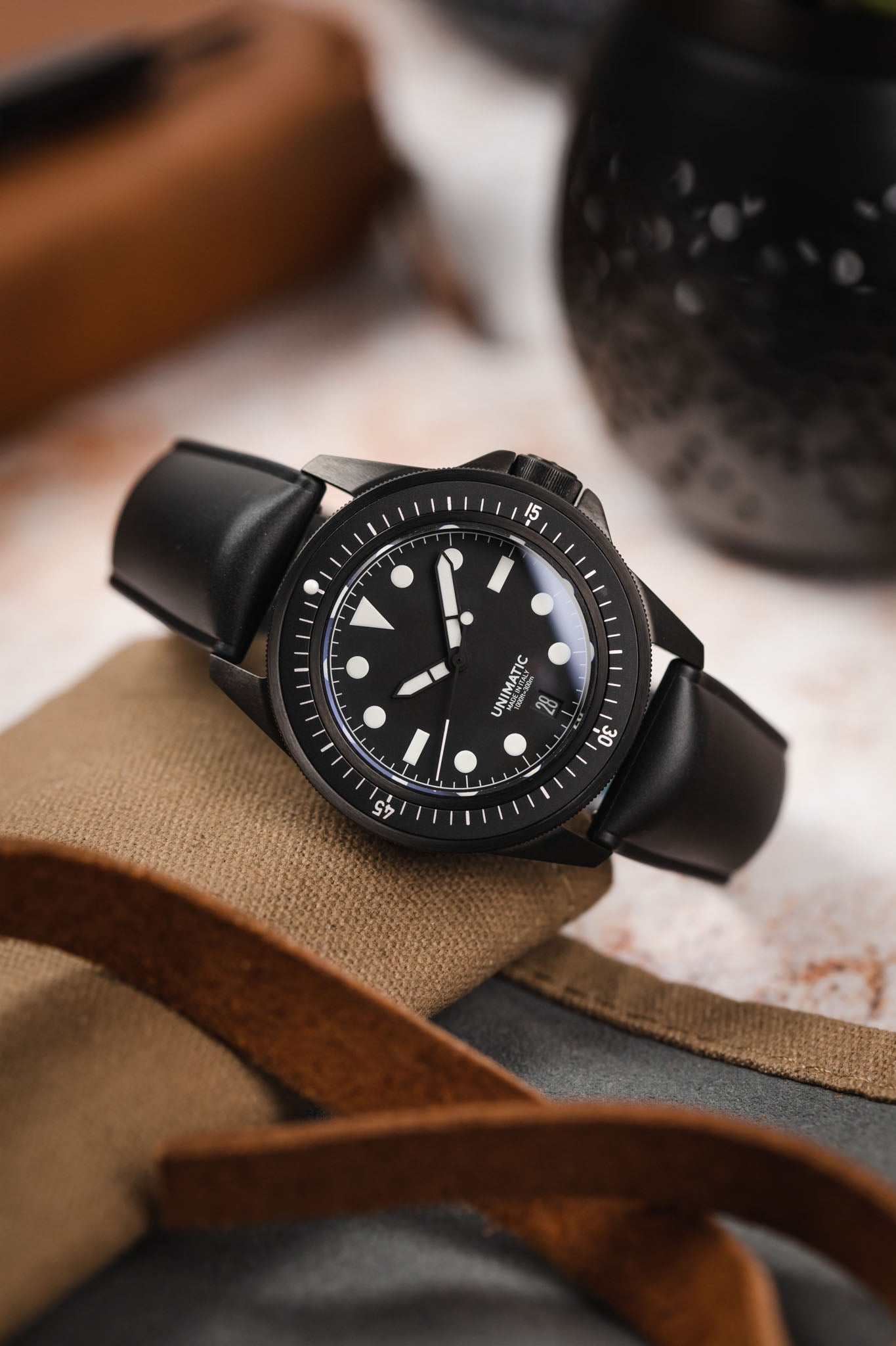 Hirsch URBANE Natural Rubber Watch Strap in BLACK