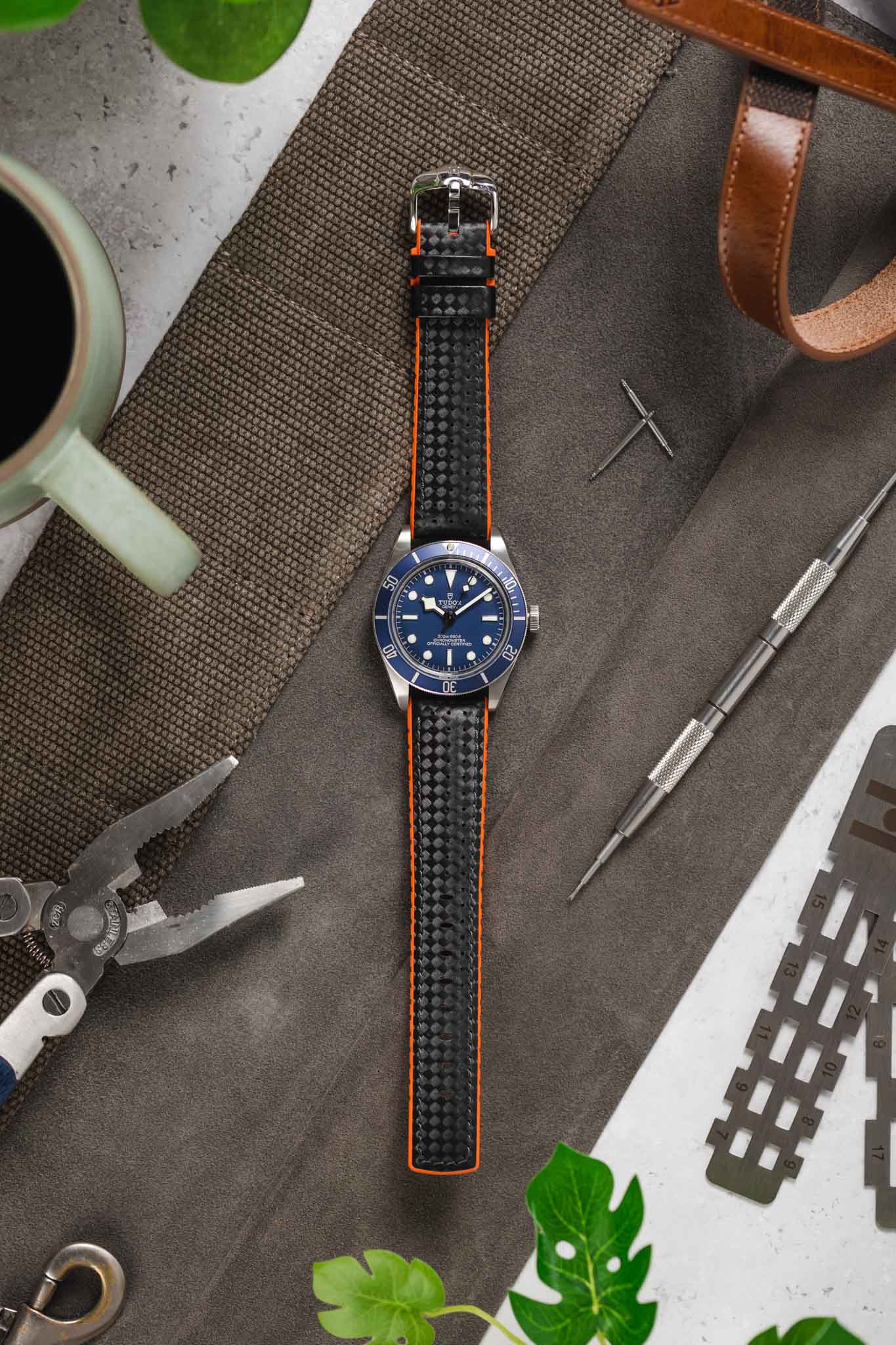 HIRSCH Hevea - Cinturino per orologio in pelle di vitello italiana con grana fine, da 18 a 22 mm, 22 mm, Pelle HIRSCH Hevea - Cinturino per orologio in pelle di vitello italiana con grana fine, da 18 a 22 mm, 22 mm, Pelle